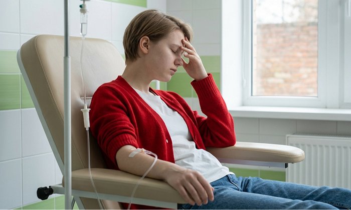 Подросток в клинике на реабилитации